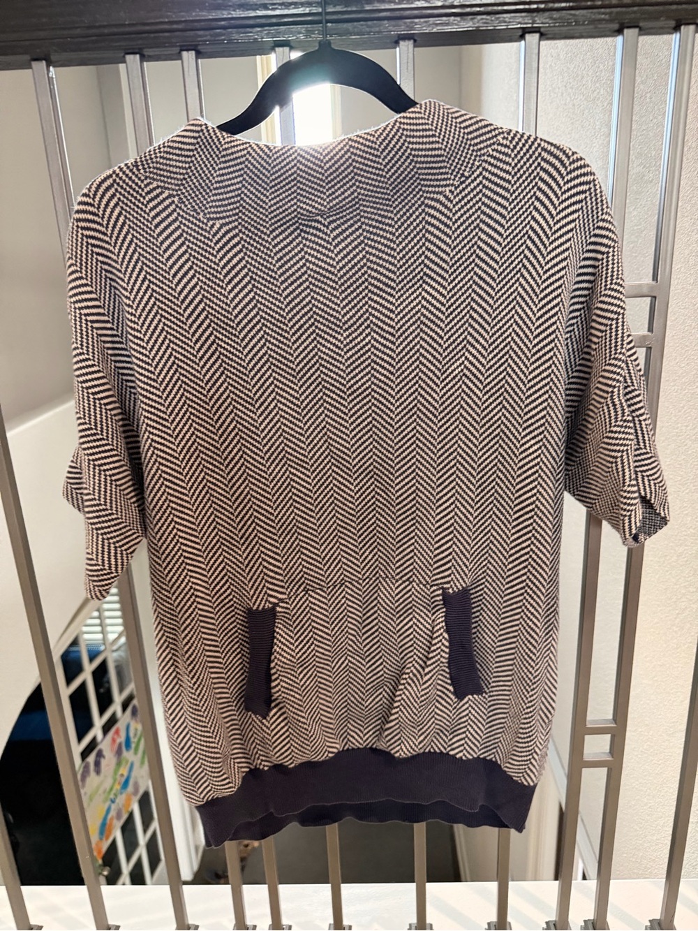 Chevron Short-Sleeve Crewneck Sweater - Black & Cream